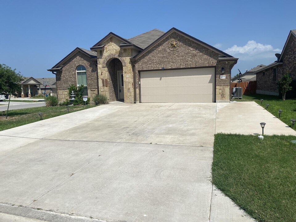 6201 Dorothy Muree Dr in Temple, TX - Building Photo