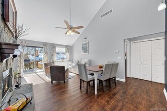 72 Old Farm Ln in Mohegan Lake, NY - Building Photo - Building Photo