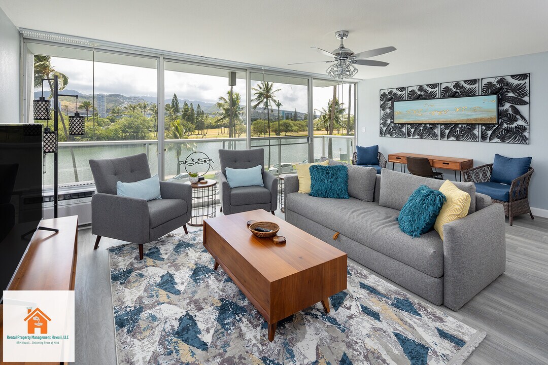 2233 Ala Wai Blvd in Honolulu, HI - Building Photo