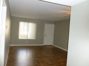 2110 Sealion Dr, Unit 107 in Las Vegas, NV - Building Photo - Building Photo