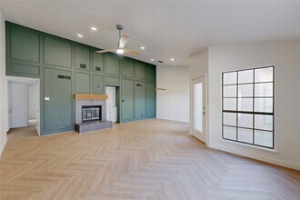 18951 Ravenglen Ct in Dallas, TX - Foto de edificio - Building Photo