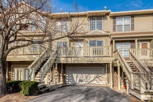 546 W Parkside Dr in Palatine, IL - Building Photo