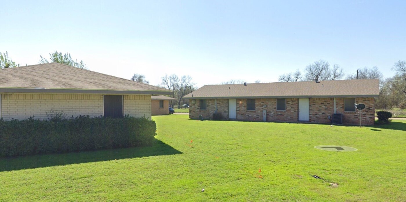 502 San Antonio St in Marlin, TX - Building Photo