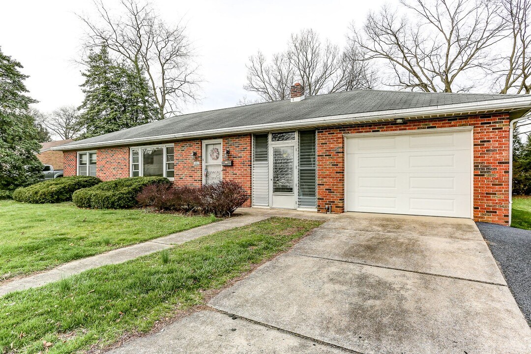 330 N 21st St in Camp Hill, PA - Building Photo