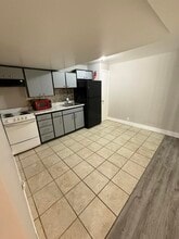 3512 Dodge St in Omaha, NE - Building Photo - Building Photo