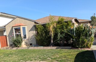 336 S Ynez Ave in Monterey Park, CA - Building Photo