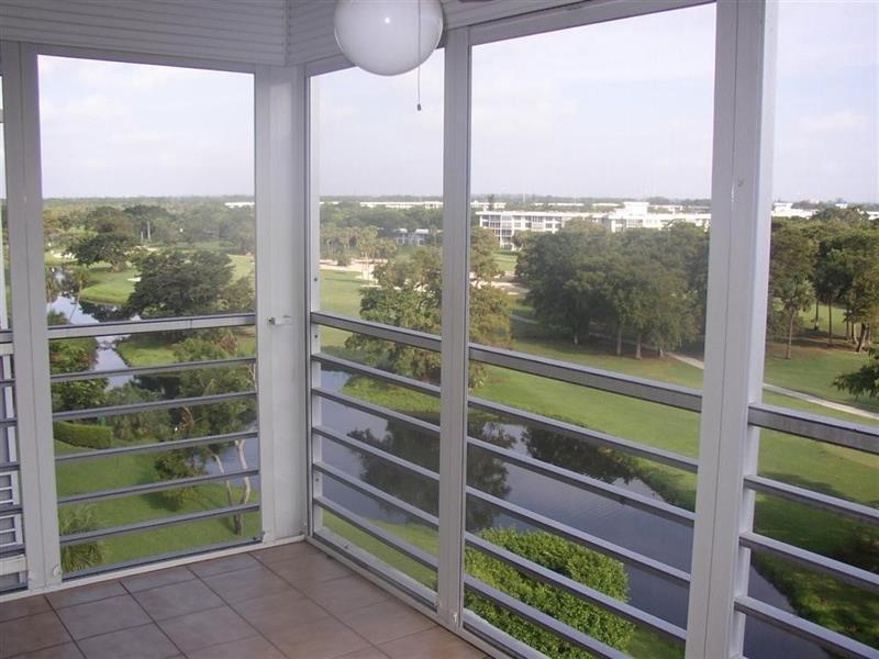 4015 W Palm Aire Dr in Pompano Beach, FL - Building Photo