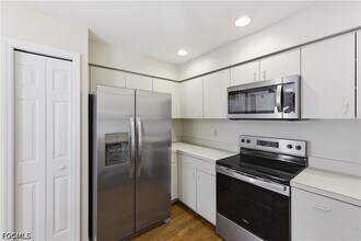 6867 Pentland Way in Ft. Myers, FL - Building Photo - Building Photo