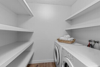 6400 Coach Hill Rd SW in Calgary, AB - Building Photo - Building Photo