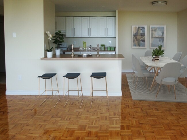 The Westwood in Mississauga, ON - Building Photo - Building Photo