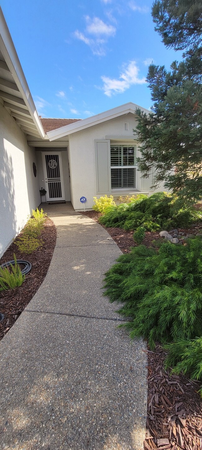 property at 2009 Blackbird Ln
