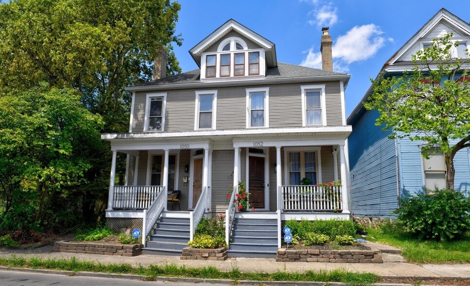 1050 Oak St, Unit 52 in Columbus, OH - Building Photo