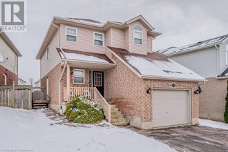 145 Windflower Dr in Kitchener, ON - Building Photo - Building Photo