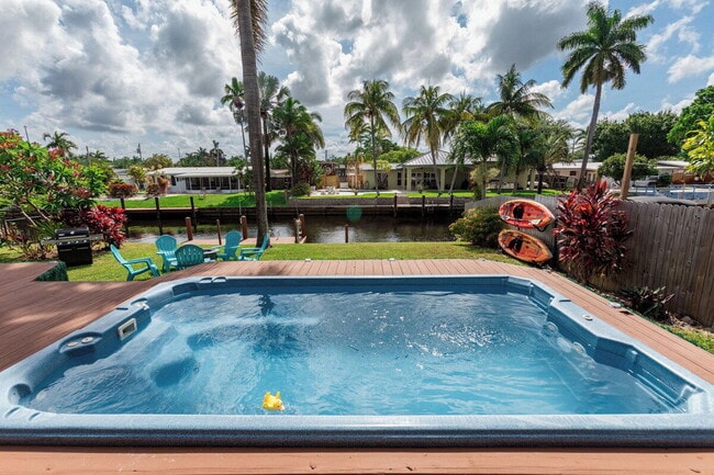 2654 Key Largo Ln in Fort Lauderdale, FL - Building Photo - Building Photo