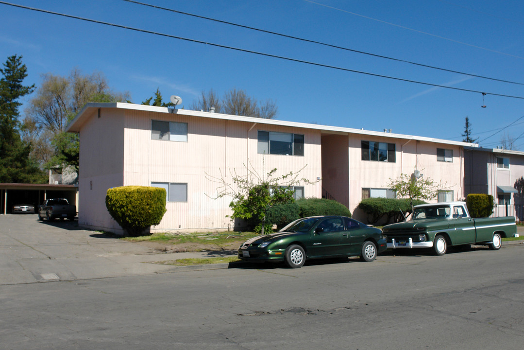 1069 Delport Ave in Santa Rosa, CA - Building Photo