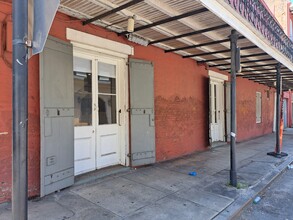 945 Chartres St, Unit 945 in New Orleans, LA - Foto de edificio - Building Photo