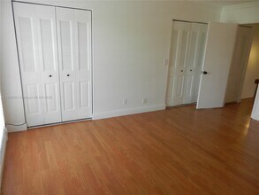 9948 NW 10th St in Pembroke Pines, FL - Foto de edificio - Building Photo