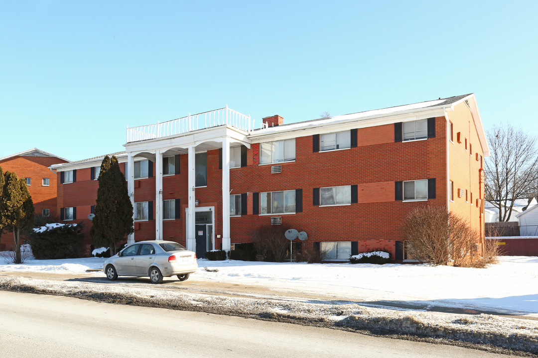 Ballenger Manor in Flint, MI - Building Photo