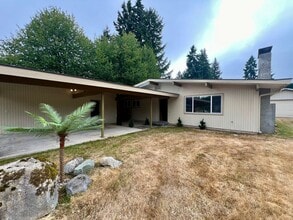 4020 15th Ct NE in Olympia, WA - Building Photo - Building Photo