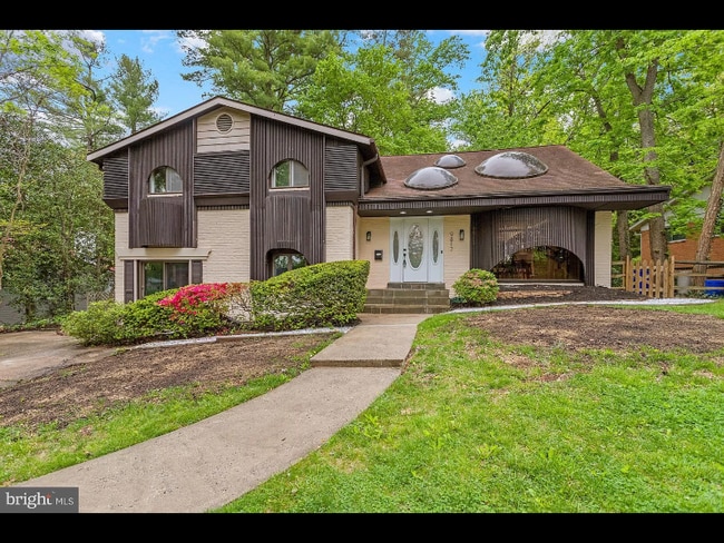 property at 9817 Inglemere Dr