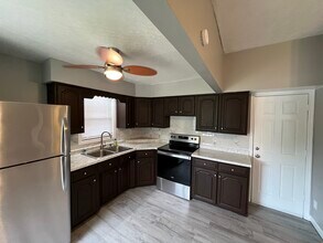 662 E Jefferson St in Franklin, IN - Building Photo - Building Photo