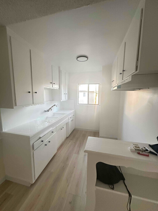 8120 Owensmouth Ave in Los Angeles, CA - Building Photo