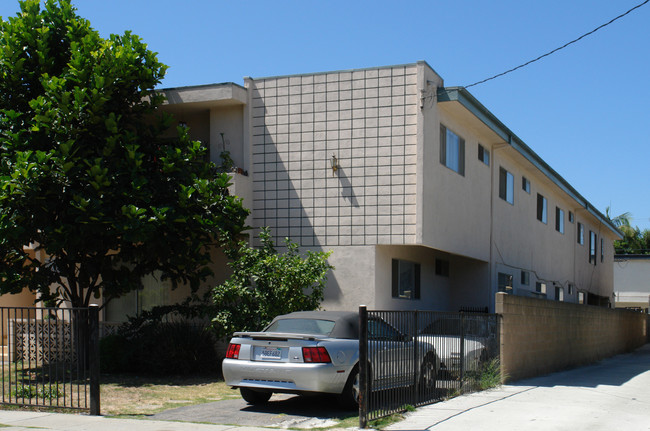 3745 S Bentley Ave in Los Angeles, CA - Foto de edificio - Building Photo