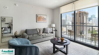 698 NE 1st Ave in Miami, FL - Building Photo