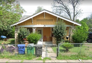 215 Avondale Ave in San Antonio, TX - Building Photo - Building Photo