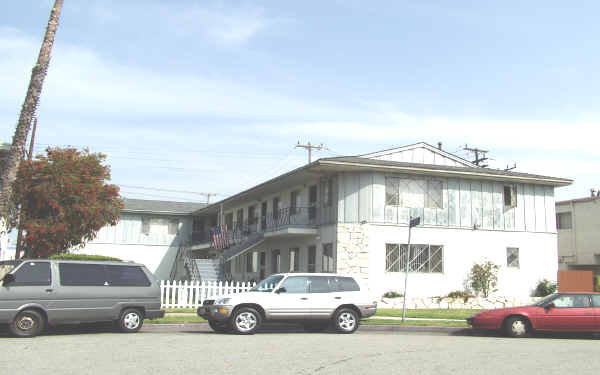 9306 Belford Ave in Los Angeles, CA - Building Photo