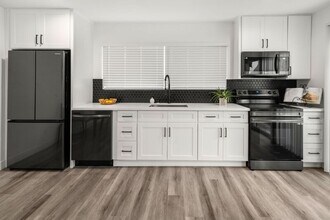 4978-4988 Genesee Ave in San Diego, CA - Building Photo - Building Photo