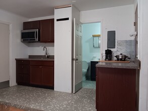 137 White St, Unit 2 in Daytona Beach, FL - Building Photo - Building Photo