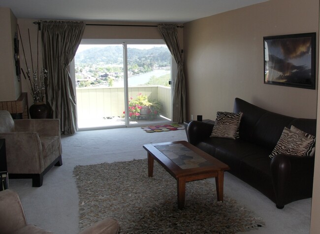 175 Upper Via Casitas, Unit Lotus Gardens in Greenbrae, CA - Building Photo - Building Photo