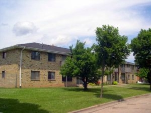 Fairview Plaza Apartments in Milwaukee, WI - Building Photo