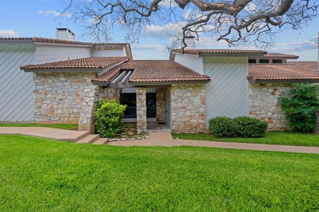 2217 Onion Creek Pkwy in Austin, TX - Building Photo - Building Photo