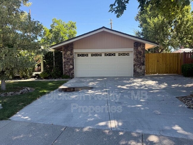2845 Glenwood Ct in Reno, NV - Building Photo - Building Photo