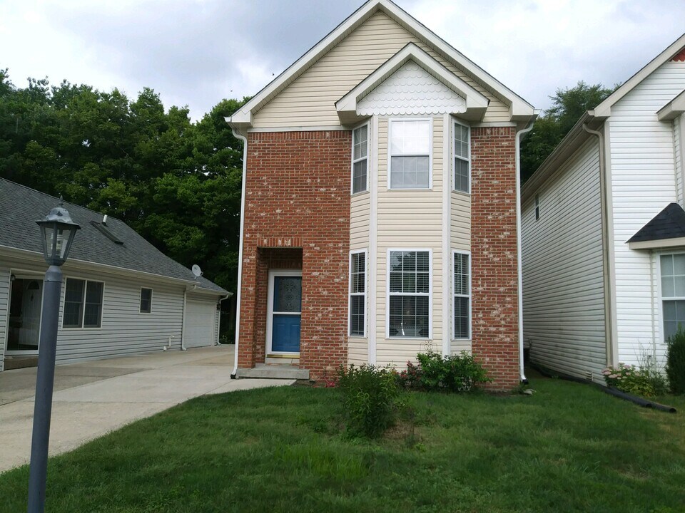 231 Legacy Lane in Carmel, IN - Building Photo