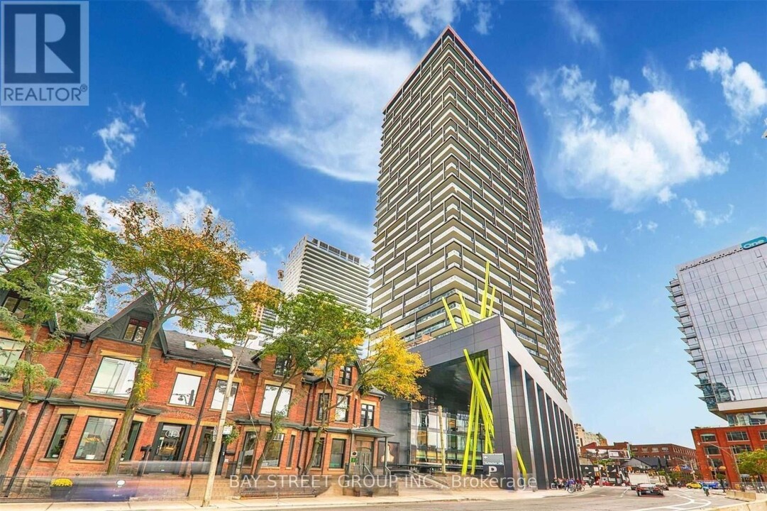 125-125 Peter St in Toronto, ON - Building Photo