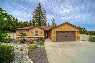 4585 Risstay Way in Shasta Lake, CA - Building Photo - Building Photo