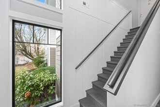 18 Cook Close in Ridgefield, CT - Building Photo - Building Photo