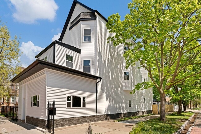 property at 2901 N Sacramento Ave