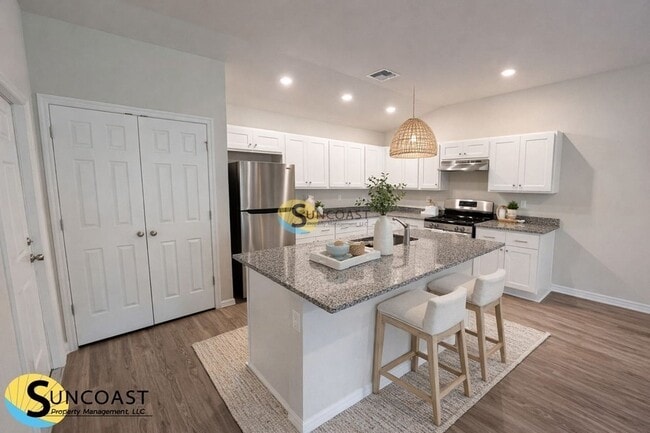 355 Reeves St in Lehigh Acres, FL - Foto de edificio - Building Photo