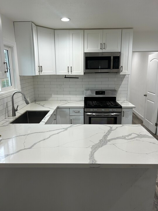 4600 W 170th St in Lawndale, CA - Building Photo