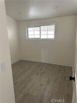 9511 Hayvenhurst Ave in Los Angeles, CA - Building Photo