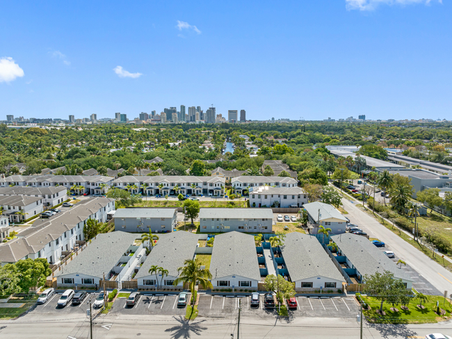 The River Apartments in Fort Lauderdale, FL - Building Photo - Building Photo