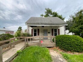 1102 N Bowman Ave in Danville, IL - Building Photo