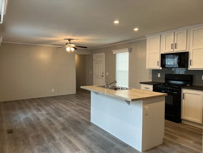2394 E Birch Dr in Kawkawlin, MI - Building Photo - Building Photo