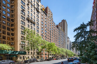 315 E 72nd St in New York, NY - Foto de edificio - Building Photo