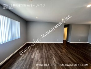 20701 Roseton Ave in Lakewood, CA - Foto de edificio - Building Photo
