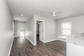 4133 Churchman Ave in Louisville, KY - Foto de edificio - Building Photo